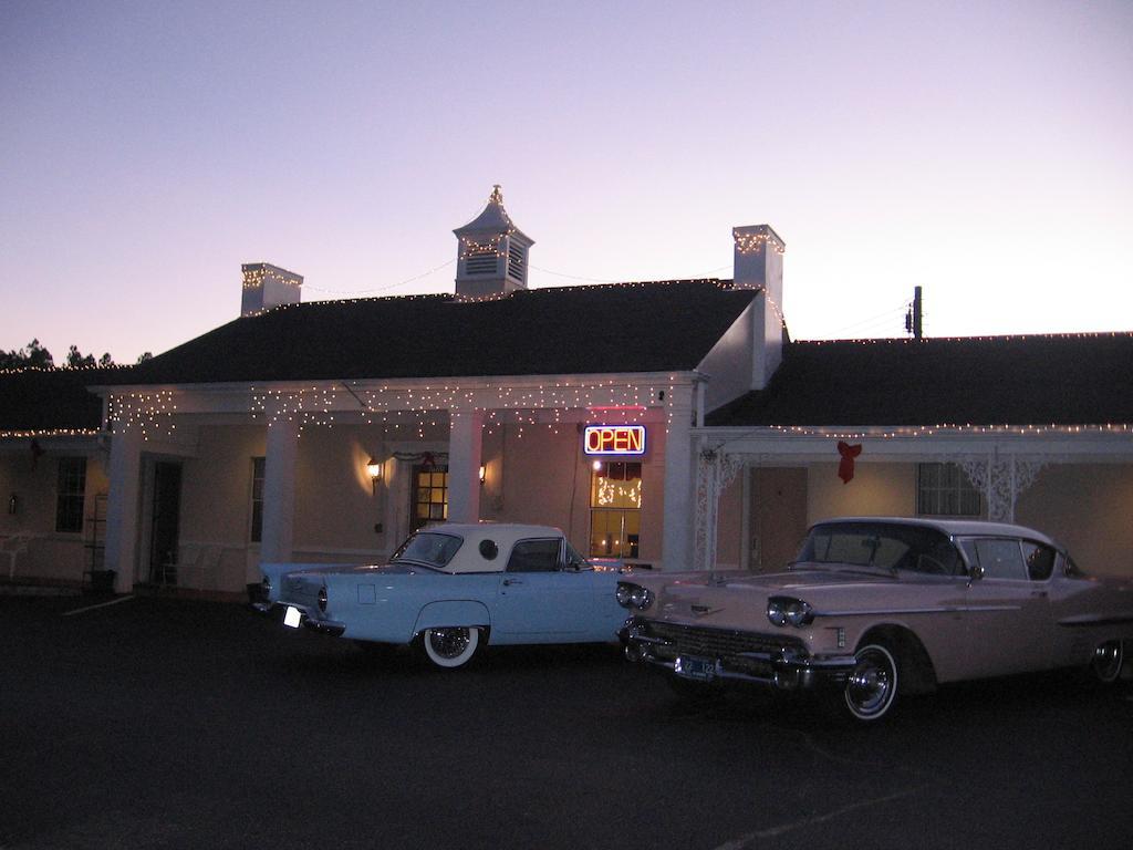 White Columns Motel Pine Mountain  Luaran gambar