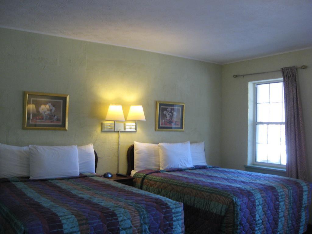 White Columns Motel Pine Mountain  Bilik gambar