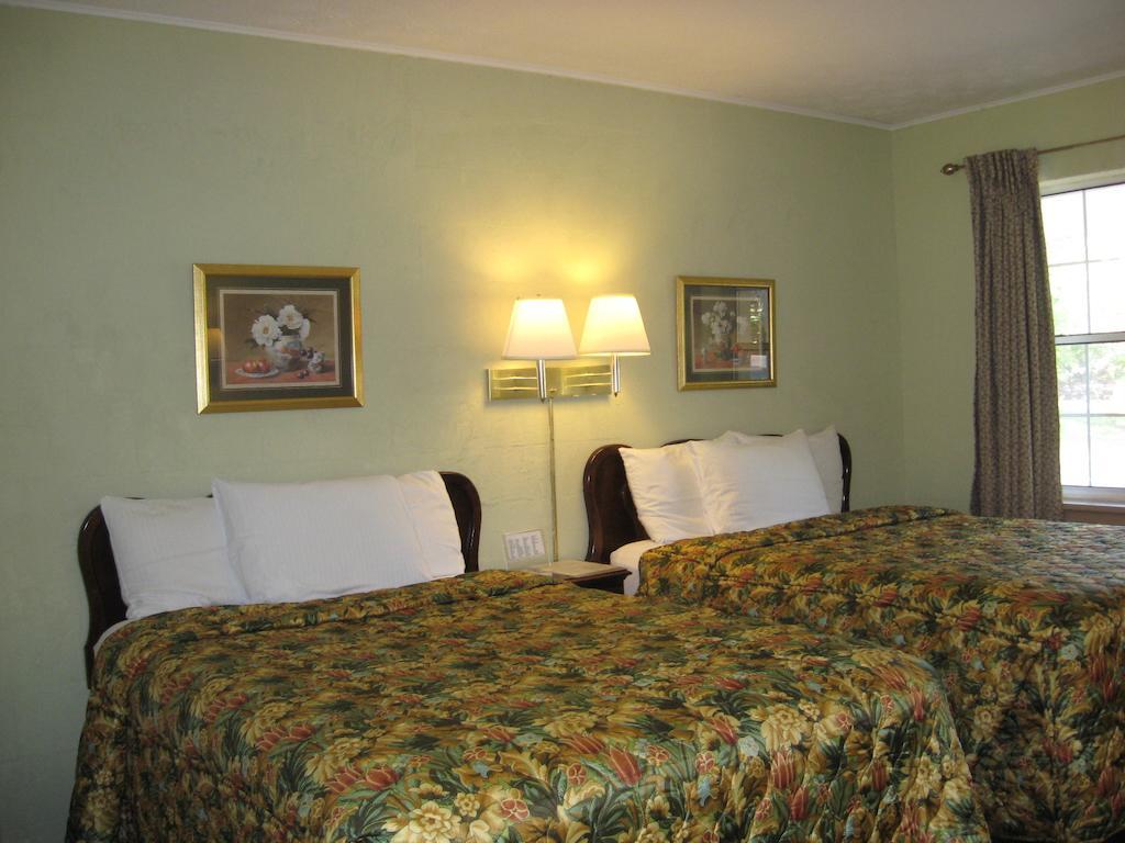White Columns Motel Pine Mountain  Bilik gambar