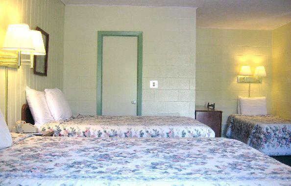 White Columns Motel Pine Mountain  Bilik gambar
